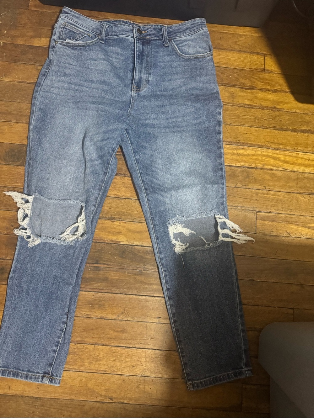 No Boundaries Women's Distressed Boyfriend Jeans - Medium Blue